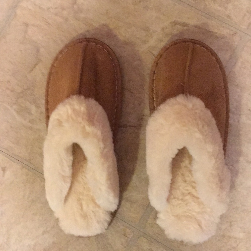 Plush memory foam soled slippers